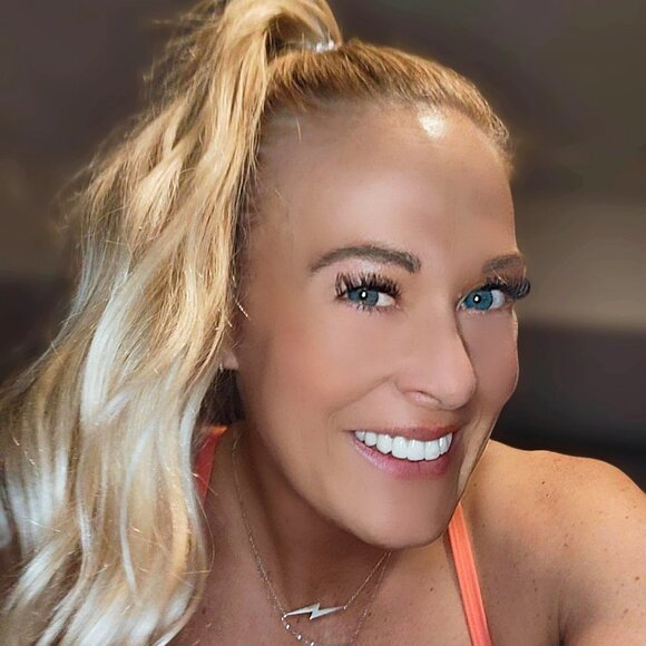 Meet your Posher, Stephanie - Picture 7 of 7